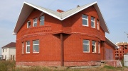 Красный кирпич при строительстве дома